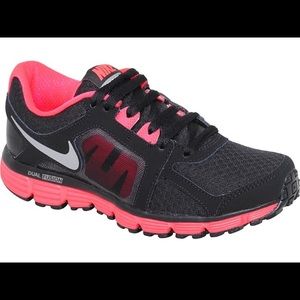 Nike Dual Fusion ST2 Women’s Shoe